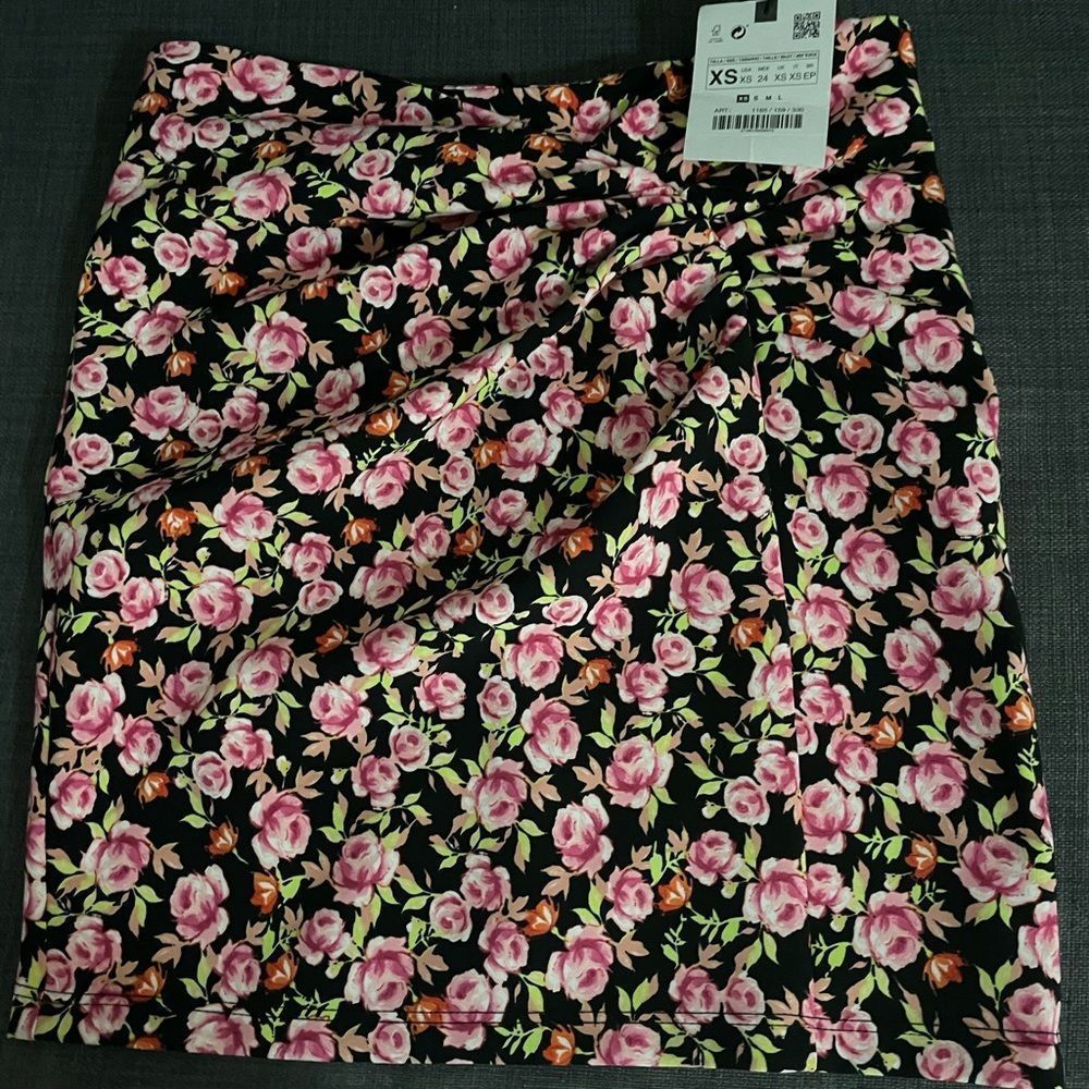 - Zara Mini skirt